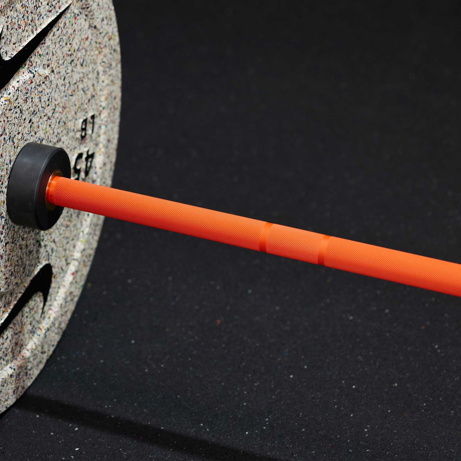 Closeup of the medium knurl on the Nike coated premium barbell 15kg