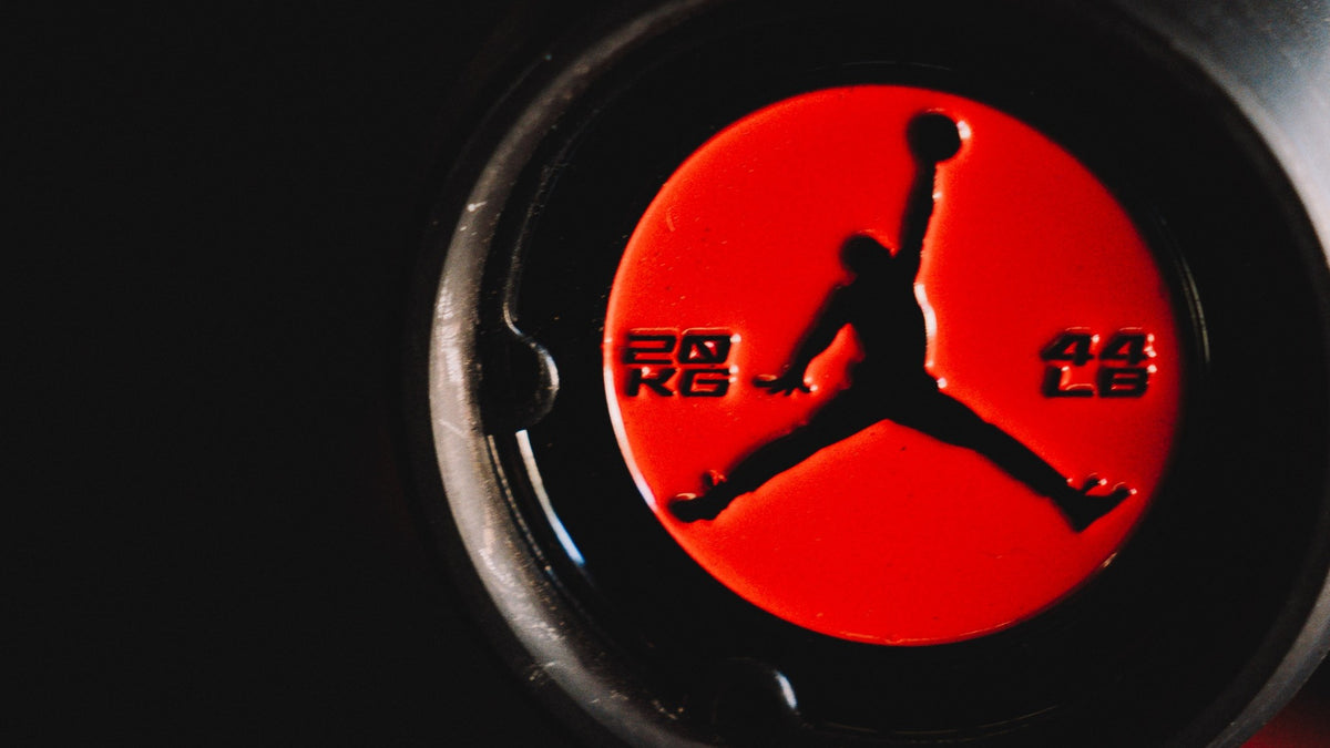 Jordan Strength Shield Barbell 20 kg - Jumpman End Cap